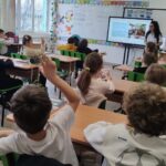 Studiu #StaiDrept: 3 din 4 elevi spun că îi doare spatele, iar peste 90% au deprinderi care le afectează postura și sănătatea pe termen lung